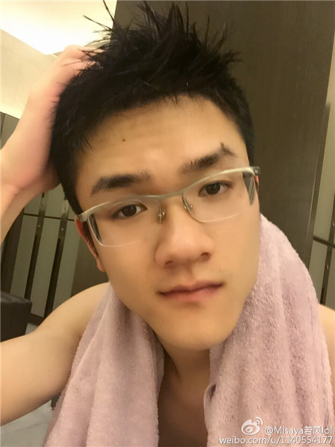 忆往昔：第一届LPL宣传照