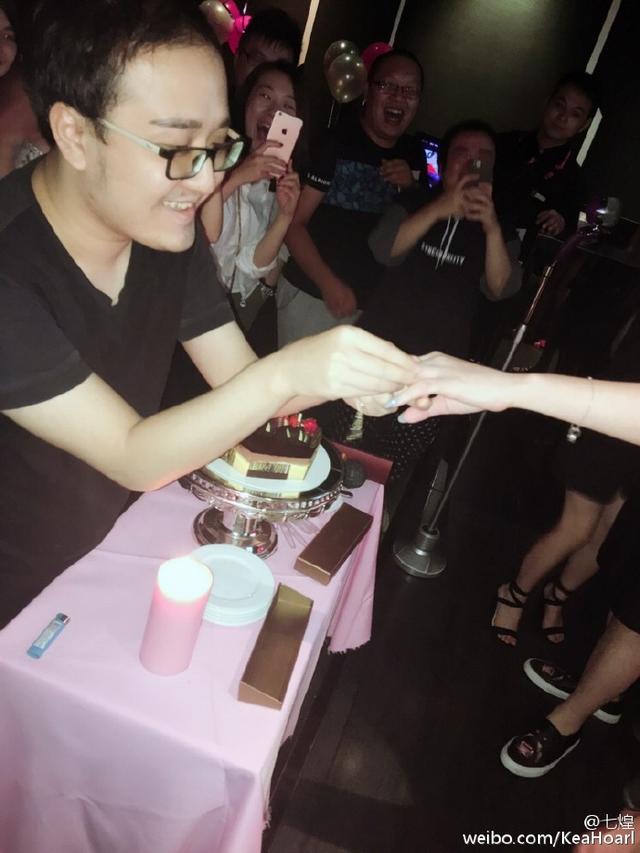 LOL笑笑女友慧慧过生日被直接Gank求婚啦！西卡快哭了！