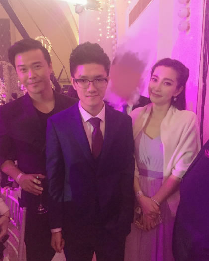 半鼻子踏入娱乐圈 若风参加黄晓明婚礼