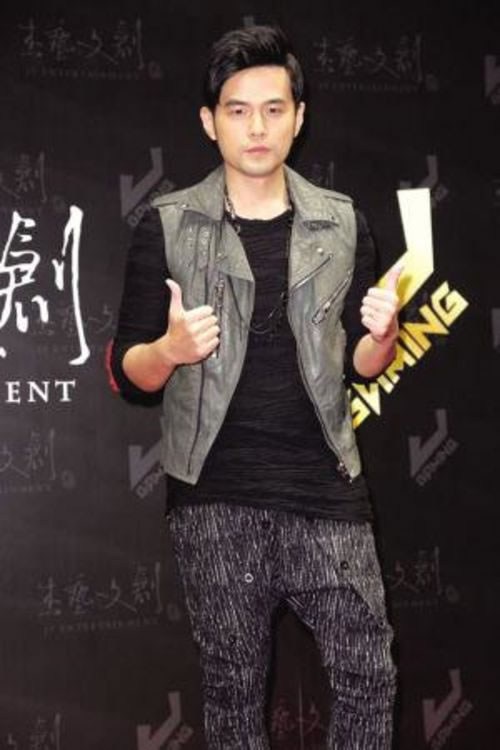 周杰伦沉迷LOL 撸到半夜称为方便喂奶