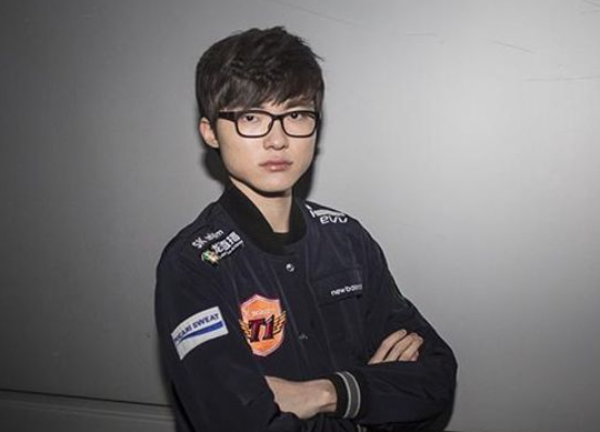 <a href=/bisai/lck/ target=_blank class=infotextkey>LCK</a>赛后采访<a href=/gaoshou/faker/ target=_blank class=infotextkey>Faker</a>：这次目标至少是夺冠