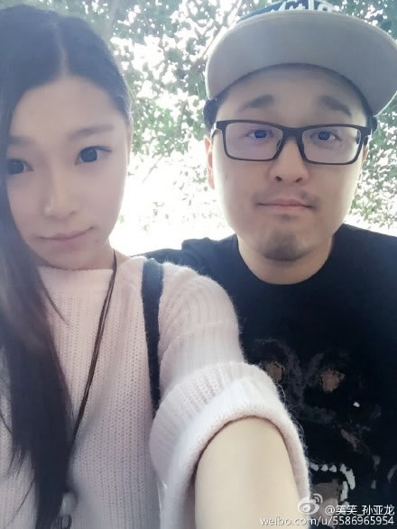 笑笑微博爆照秀恩爱 网友称发型不般配