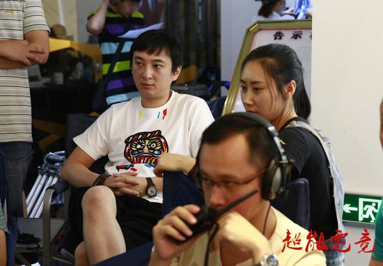 3.jpg 《超能电竞》WE故事开拍 王思聪探班剧组