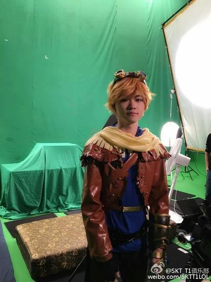 Faker大魔王也玩COS 并非本命<a href=/yingxiong/zed/ target=_blank class=infotextkey>劫</a>而是EZ
