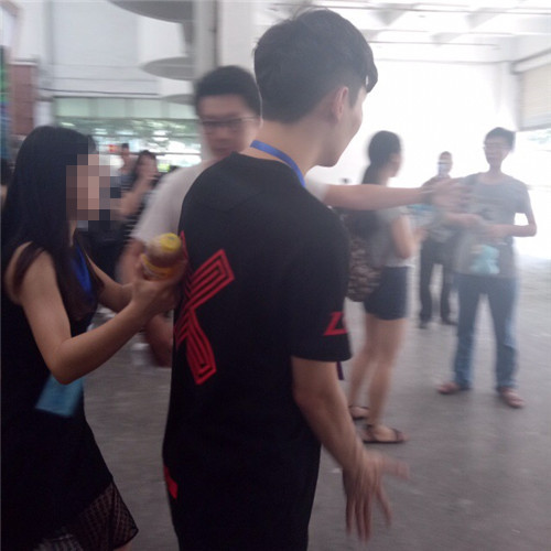 3.jpg 马润被吃豆腐 这就很尴尬了