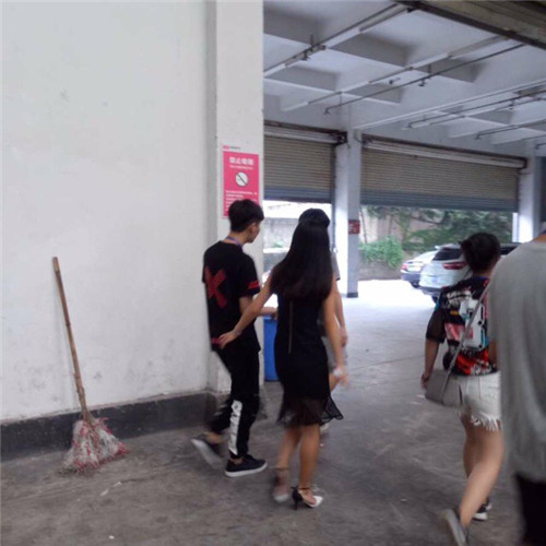 4.jpg 马润被吃豆腐 这就很尴尬了