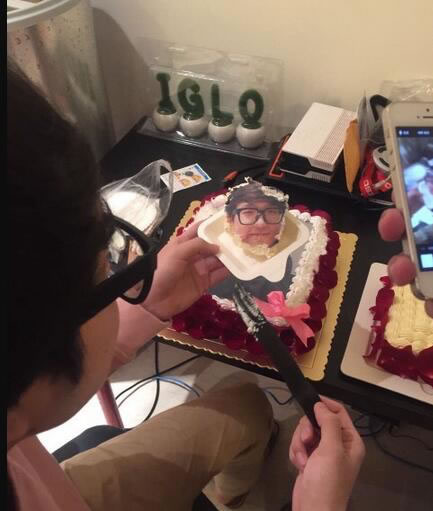 神一般的逗比人物 Kakao教你花式吃蛋糕