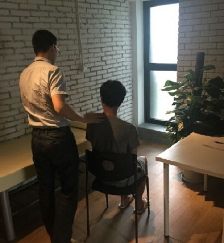 伤病侵袭职业选手：EDG上单扣肉正接受治疗