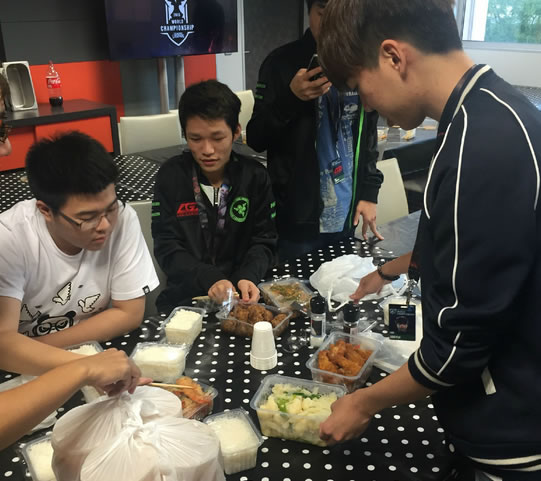 EDG三少前线日记3 AJ将替代<a href=/gaoshou/koro1/ target=_blank class=infotextkey>扣肉</a>首发