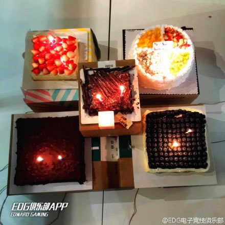 EDG中单小胖生日 希望腰伤早日康复