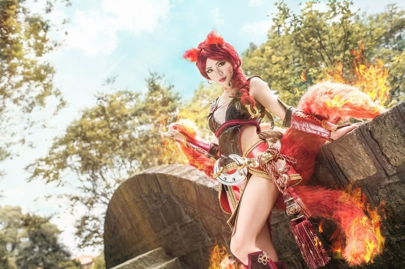 摄人心魄的火焰！焰尾妖狐<a href=/yingxiong/ahri/ target=_blank class=infotextkey>阿狸</a>COS