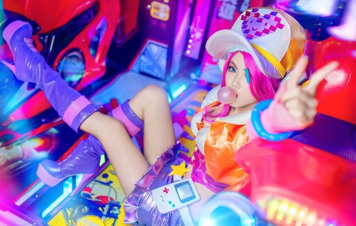 完美身材真实再现 电玩女枪COS