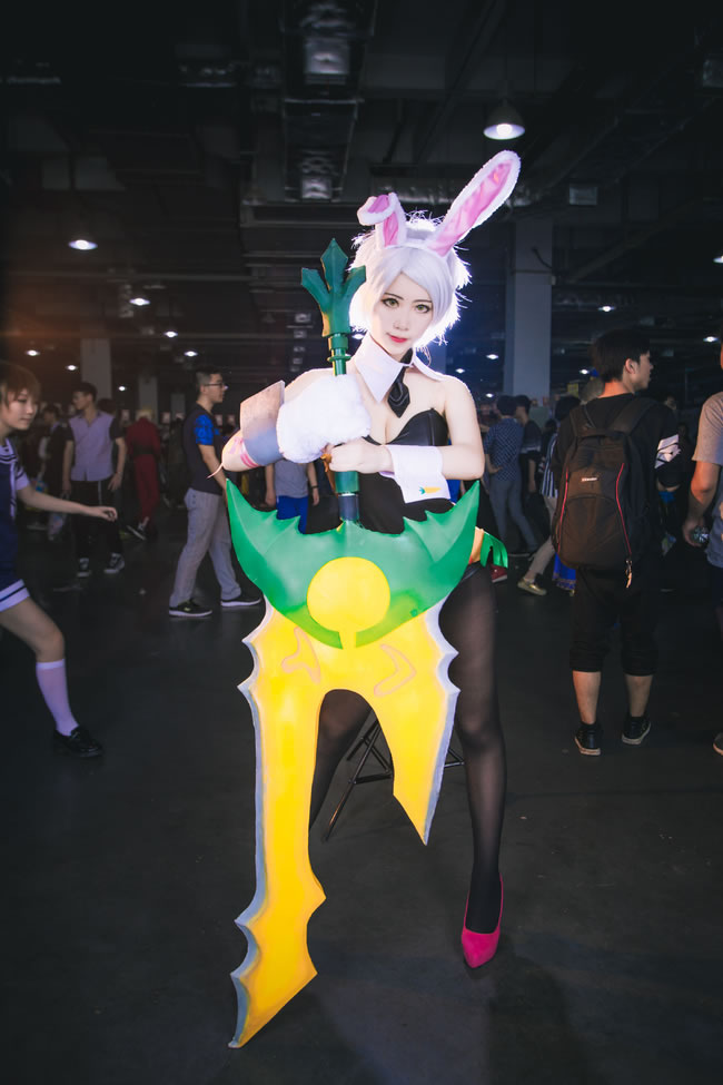 性感御姐长腿黑丝 兔女郎锐雯COS