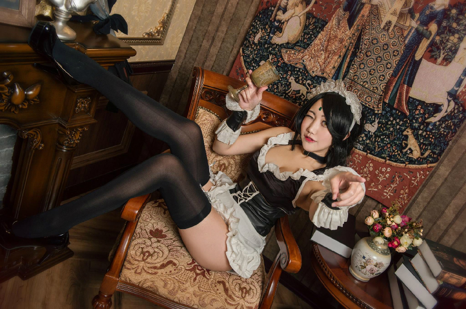 胸大肥臀的.豹女