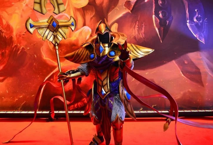 你们的皇帝回来啦 <a href=/yingxiong/azir/ target=_blank class=infotextkey>沙漠皇帝</a><a href=/yingxiong/azir/ target=_blank class=infotextkey>阿兹尔</a>COS