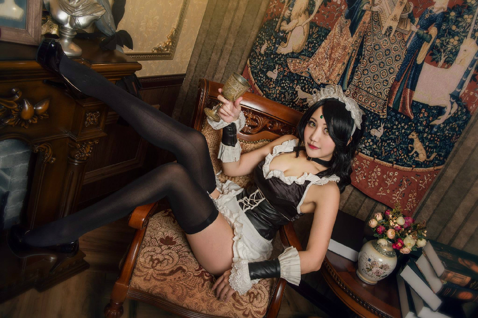 胸大肥臀的.豹女