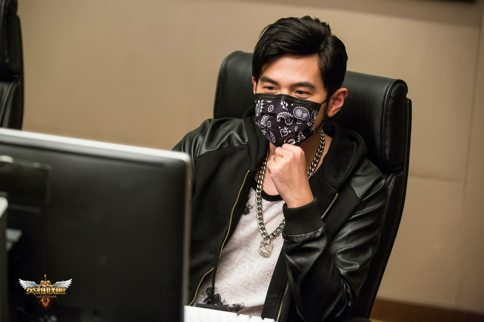 小公举周杰伦LOL直播首秀 五人开黑欢乐多