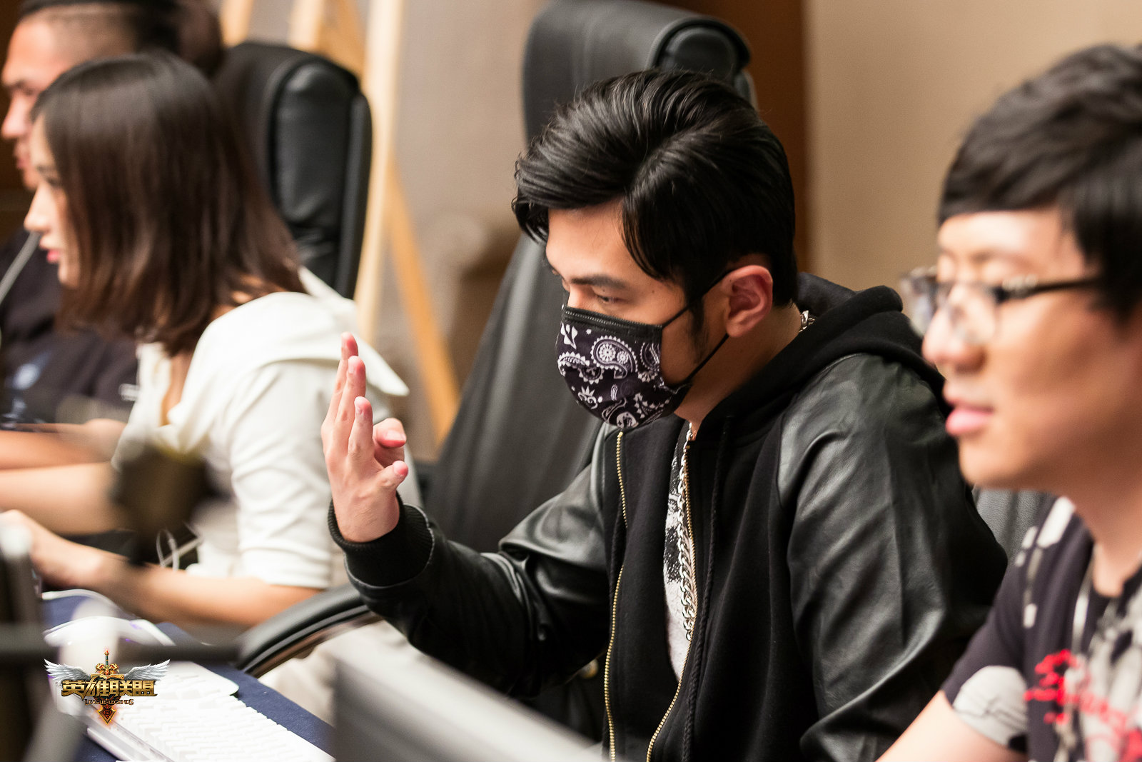 小公举周杰伦LOL直播首秀 五人开黑欢乐多