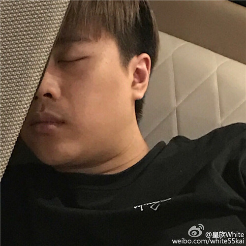 老外评“55开言论”：比钱只能说明他自卑