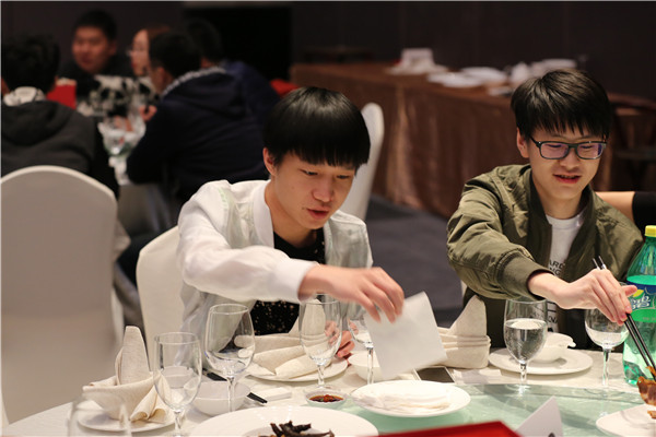 德杯宴会战队齐聚，Looper一脸蒙蔽