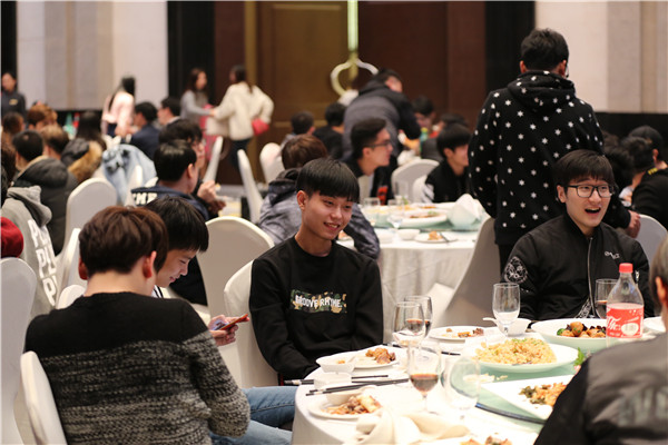 德杯宴会战队齐聚，Looper一脸蒙蔽