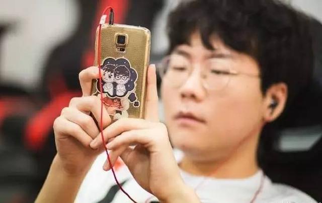 LOL：他才是最爱UZI的职业选手？韩服改ID实力表白！