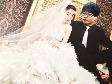 LOL：小智微博发了一组照片，网友：你长这样？