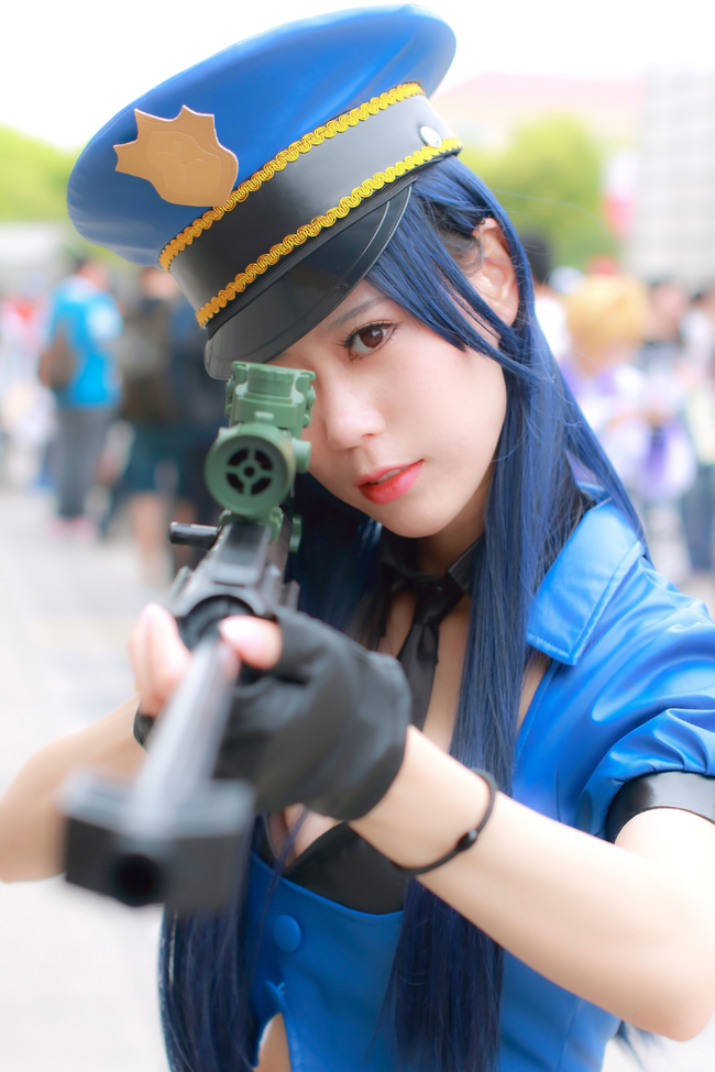 很美的女警