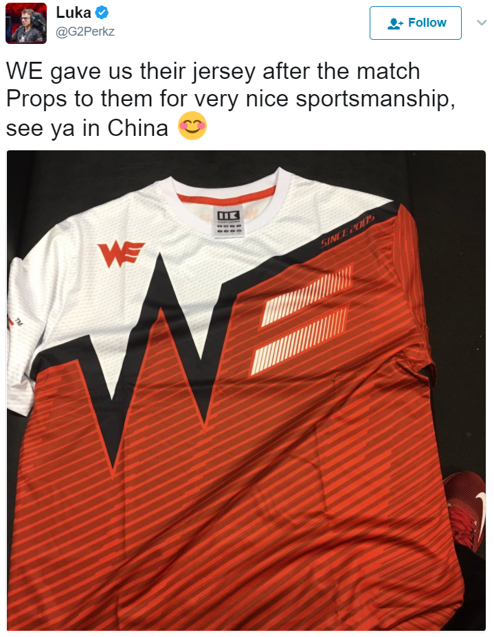 竞技精神犹在 WE赛后赠队服给G2战队