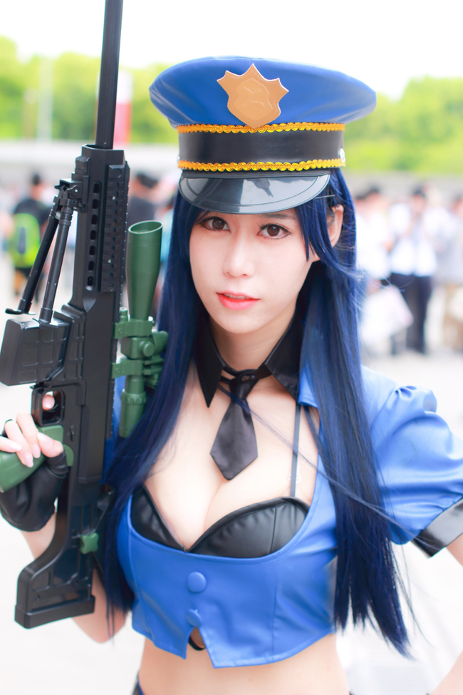 很美的女警