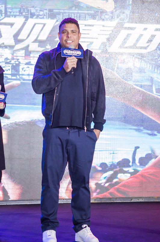 罗纳尔多现身S7观赛现场：我的战队以后要打到冠军