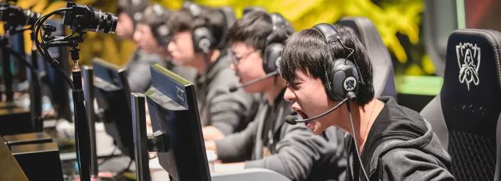五年，致UZI