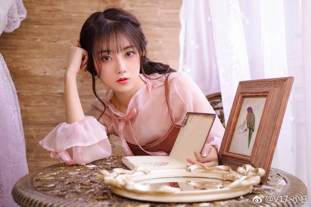 <a href=/bisai/lpl/ target=_blank class=infotextkey>LPL</a>余霜实锤：Rookie在和小钰谈恋爱！网友：我不信，我不信！
