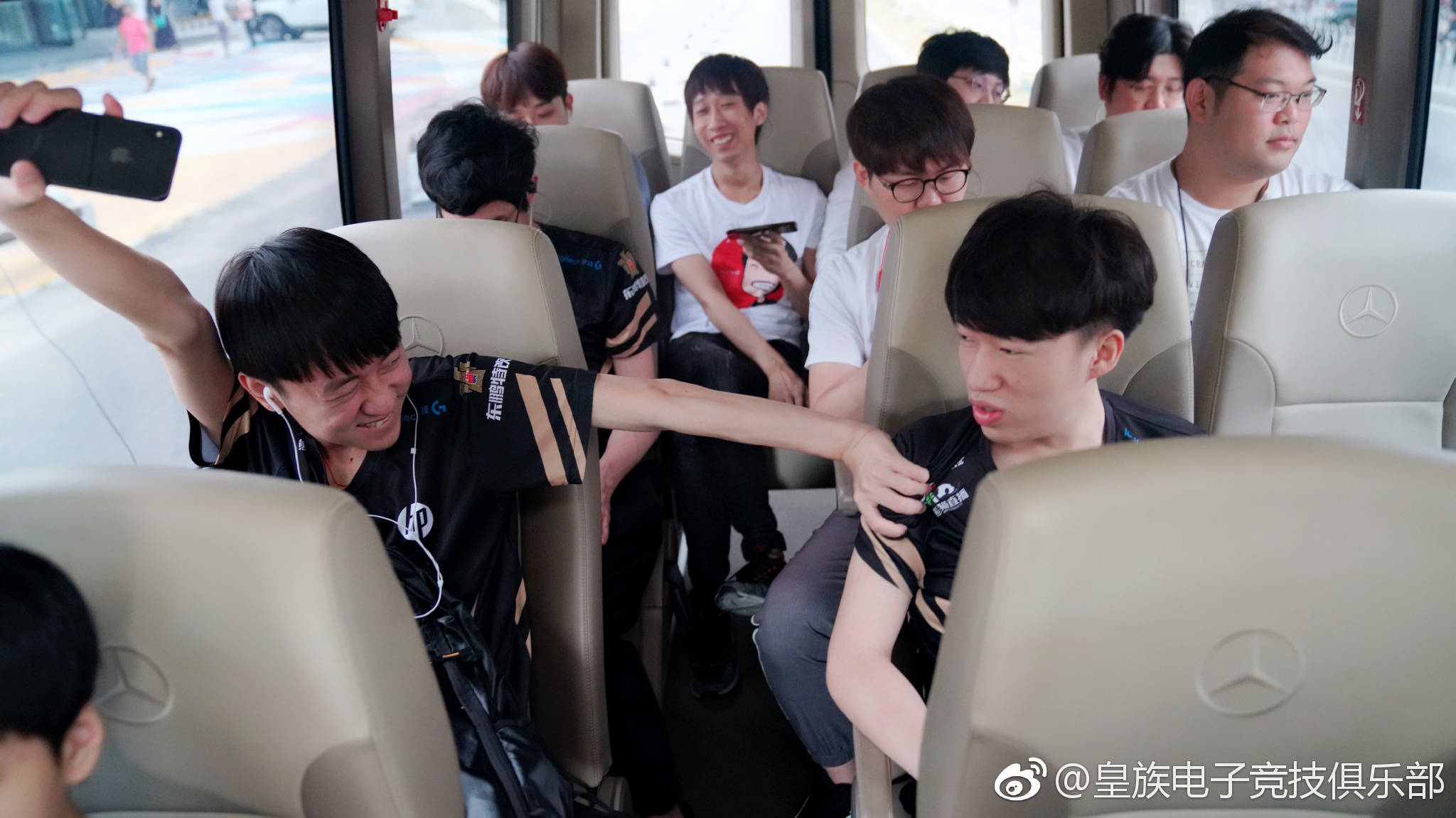 小明：UZI教会我很多非常享受他的陪伴