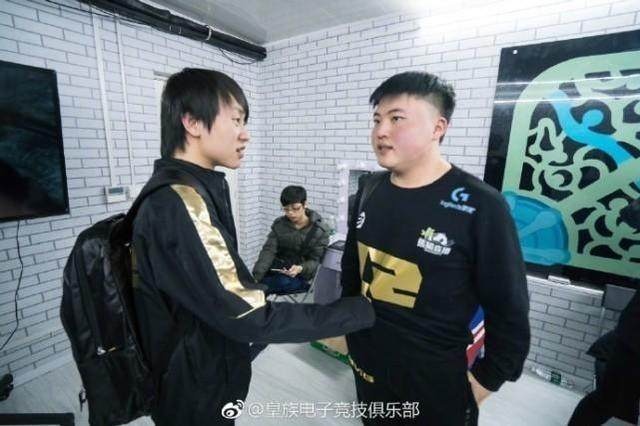 小明：UZI教会我很多非常享受他的陪伴