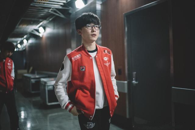 李哥地位不保了？SKT战队在招募新选手