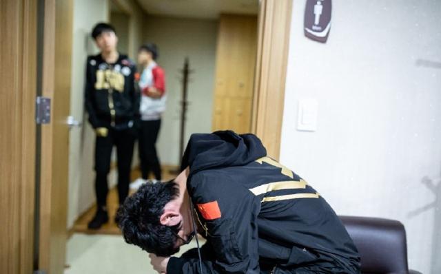 RNG赢了后，Karsa是最尴尬的一位？赛后Karsa抱头痛哭引玩家心疼