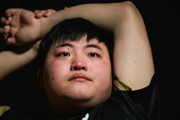 再没有人欠Uzi 但他欠所有人一个冠军