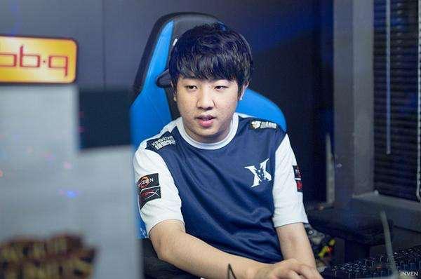 LOL草莓谈Theshy：他是我见过最强的上单，就算Khan也没法和他比！