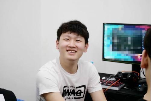 小东北重回赛场，诡术佐伊爆炸输出，操作让解说吃惊不已