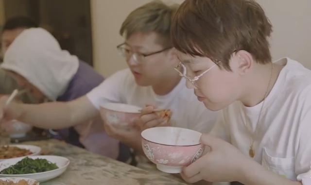 Imp要做中国女婿，却一个月胖成“PDD”网友：他们住女生宿舍？