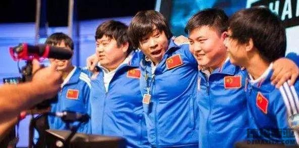 PDD直播谈职业选手：巅峰微笑强无敌