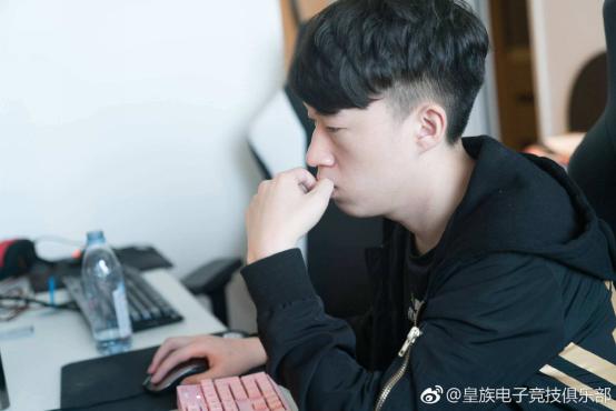 Uzi韩服战绩看呆网友！深度解析RNG全员状态，夏季冠军其实很容易