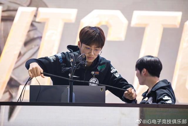 解说Joker：其实今年IG和FPX问题很大，能进四强的估计只有RNG