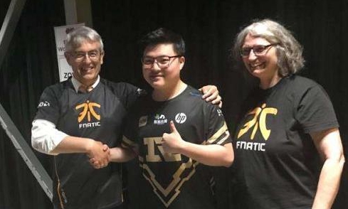 世界赛两大场外BUFF：Caps爸爸最感人