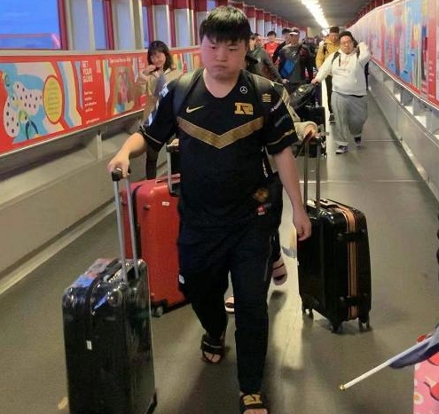 就开始搞心态了：G2为<a href=/gaoshou/uzi/ target=_blank class=infotextkey>UZI</a>送骚话见面礼