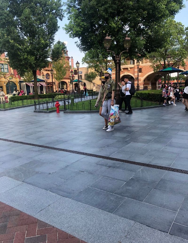 十天没训练 Ning被爆与女友畅游迪士尼