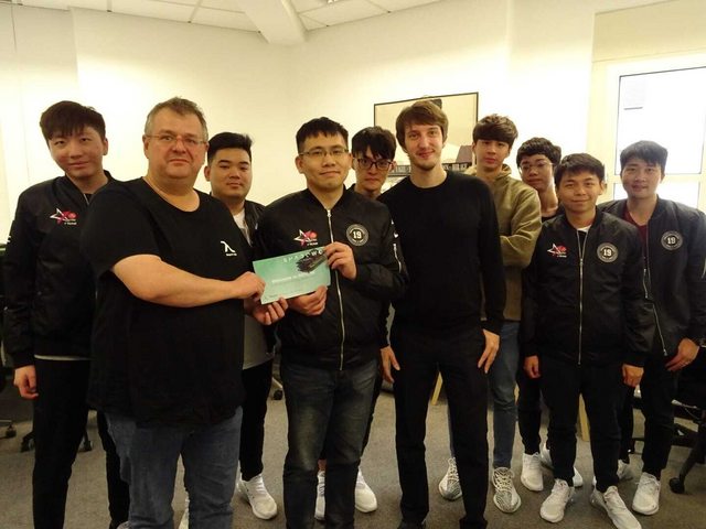 LMS热议：S9冠军预备队JTeam抵达柏林