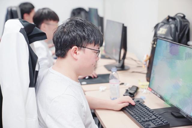 RNG欧服ID曝光：<a href=/gaoshou/uzi/ target=_blank class=infotextkey>UZI</a>最长，小虎对严君泽念念不忘，狼行却找不到