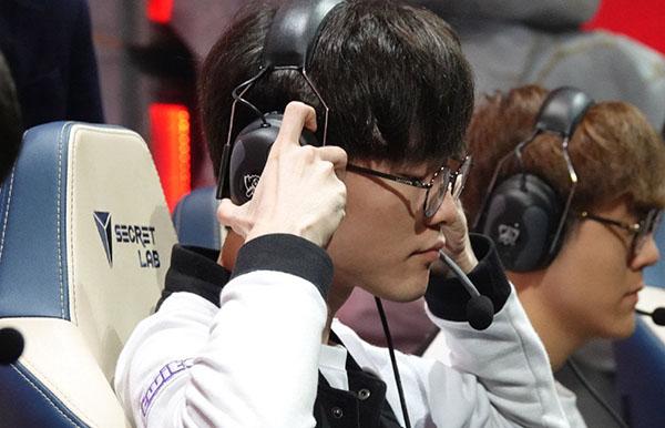 <a href=/gaoshou/faker/ target=_blank class=infotextkey>Faker</a>谈与FNC的对决：队伍不断在失误，所以输了